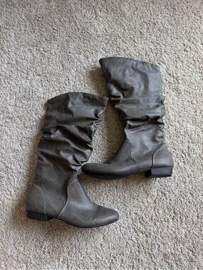 Women's Slouchy Mid-Calf Boots in Gray